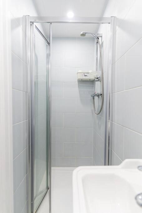Stylish Studio In Moseley Village Бирмингем Экстерьер фото